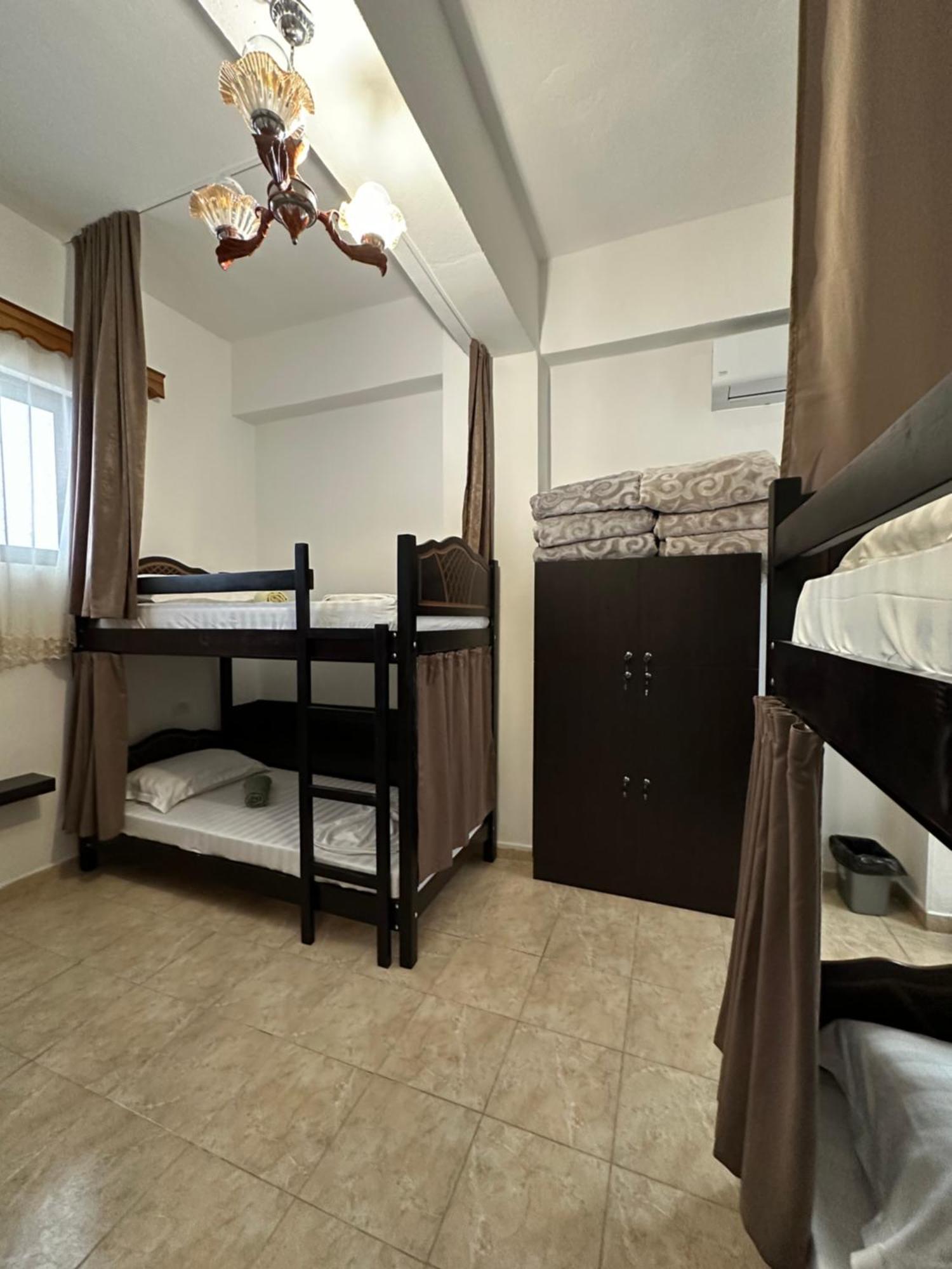 Hannas Hostel Берат Экстерьер фото